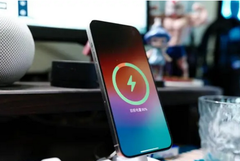 武胜苹果15换屏服务分享用什么充电器给iPhone15充电更好 